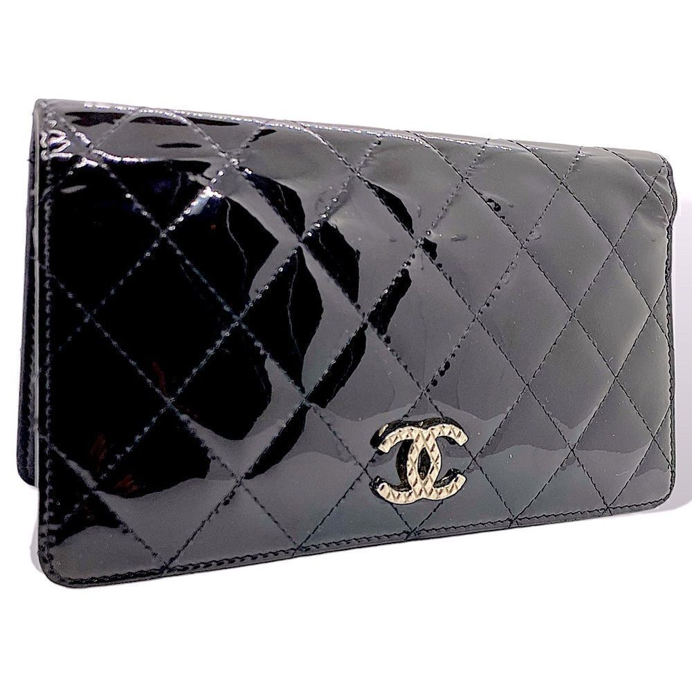 Chanel CC Yen Wallet in Quilted Patent Leather - Picture 5 of 11